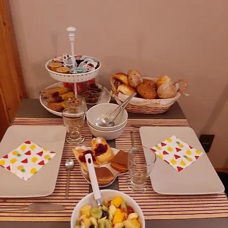 Anna's לינה וארוחת בוקר ברוז'