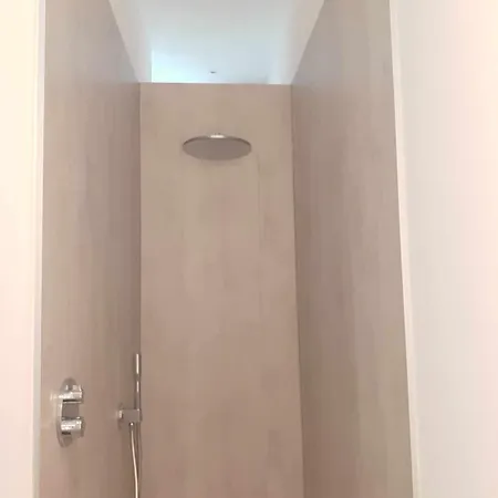 לינה וארוחת בוקר Anna's ברוז'